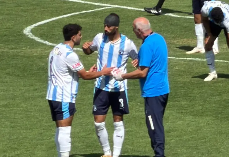 محمود مرعي يُنقل إلى المستشفى بعد اصطدامه بالقائم خلال لقاء بيراميدز وجورماهيا
